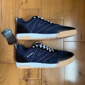 Evolv Rebel shoes - NWT